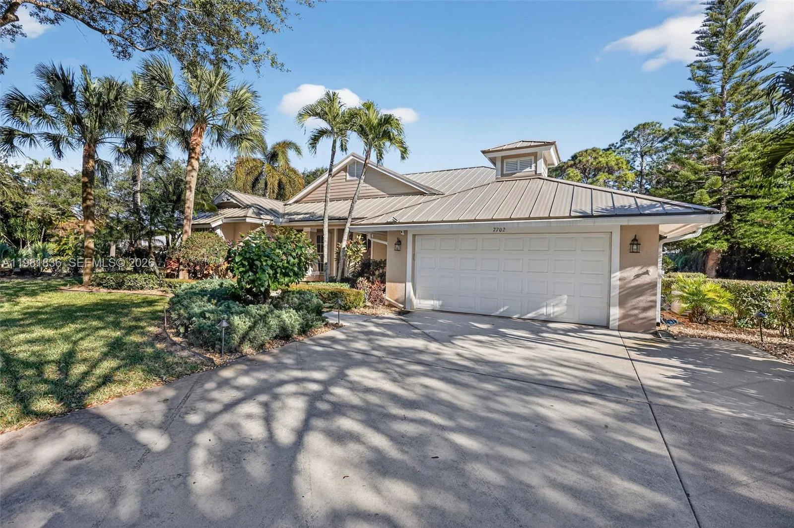 7702 SE Mammoth Dr, Hobe Sound, FL 33455 photo 2