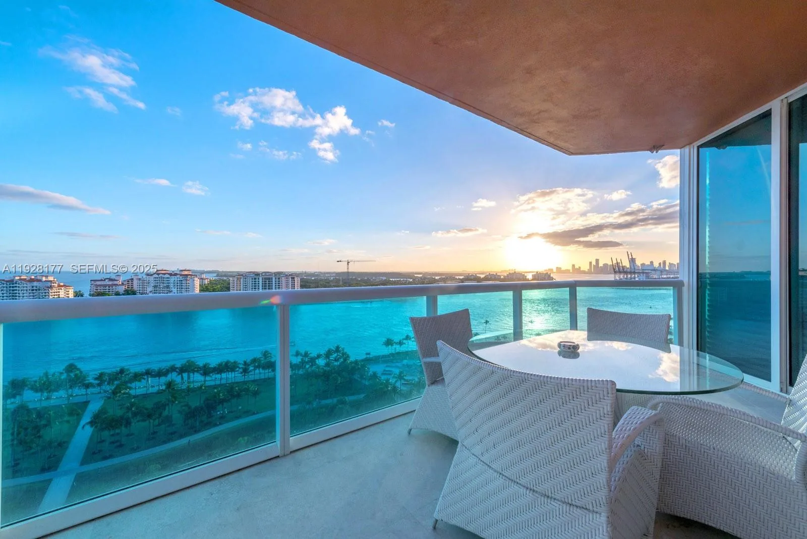 300 S Pointe Dr # 1701, Miami Beach, FL 33139 photo 2