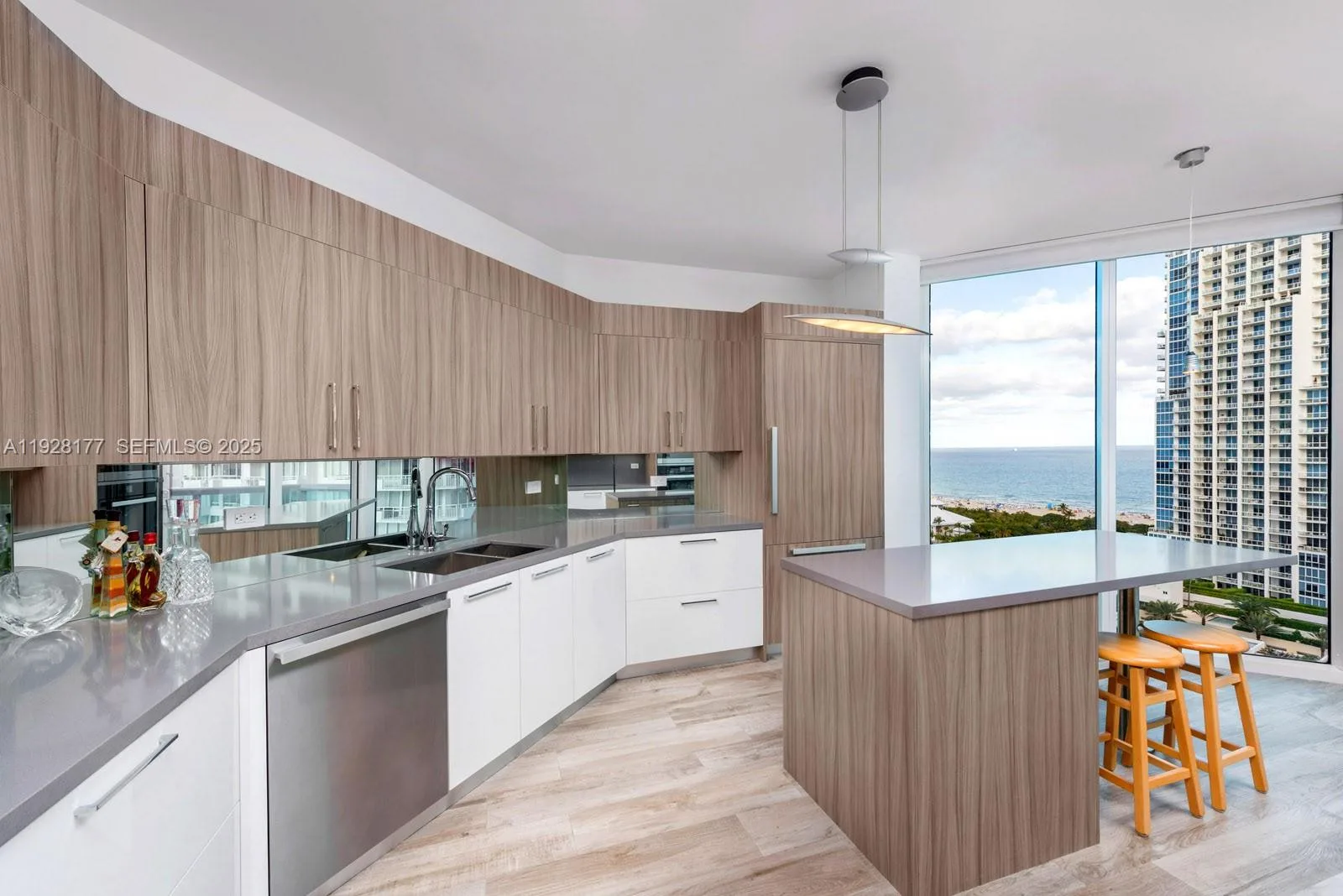 300 S Pointe Dr # 1701, Miami Beach, FL 33139 photo 4