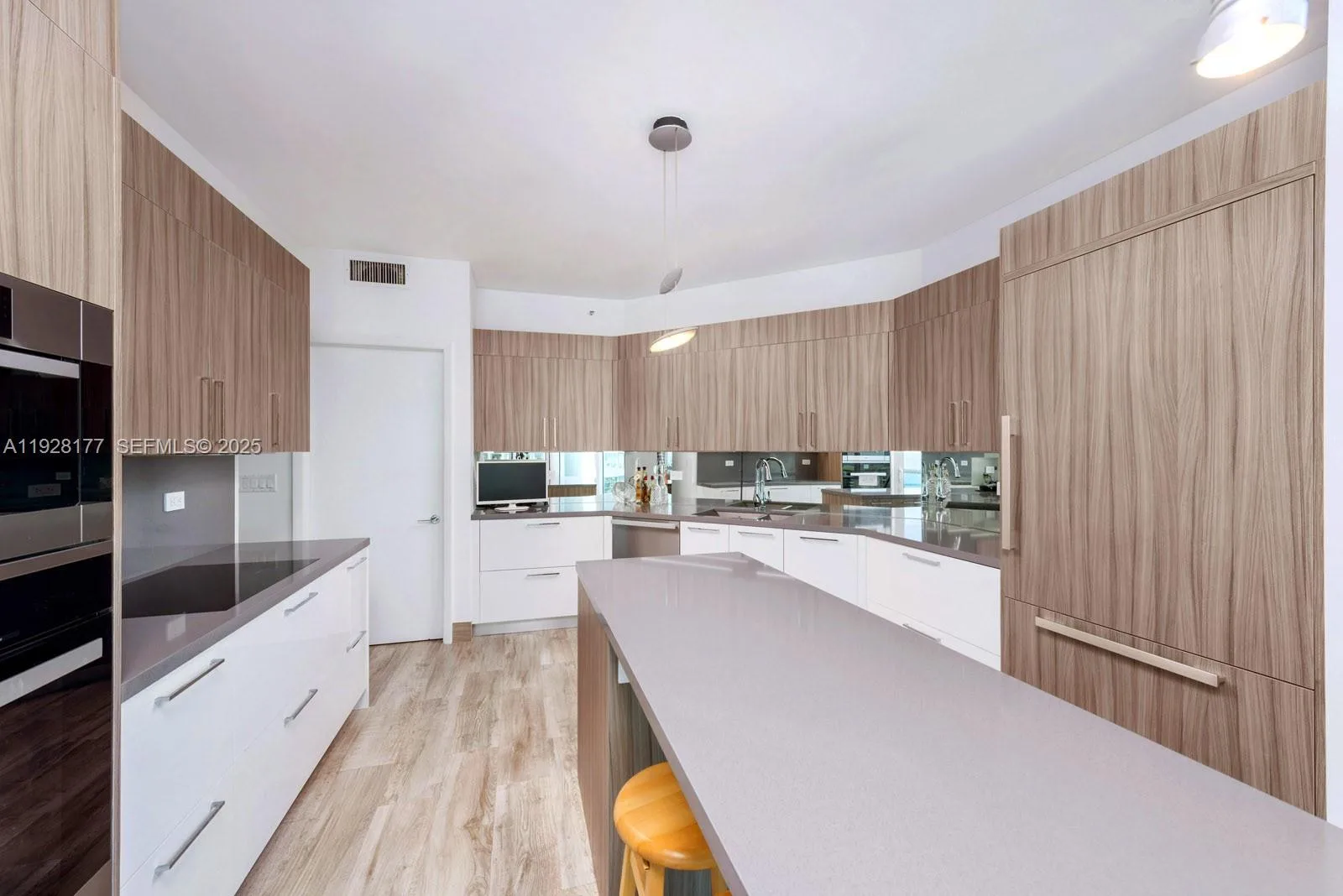 300 S Pointe Dr # 1701, Miami Beach, FL 33139 photo 5