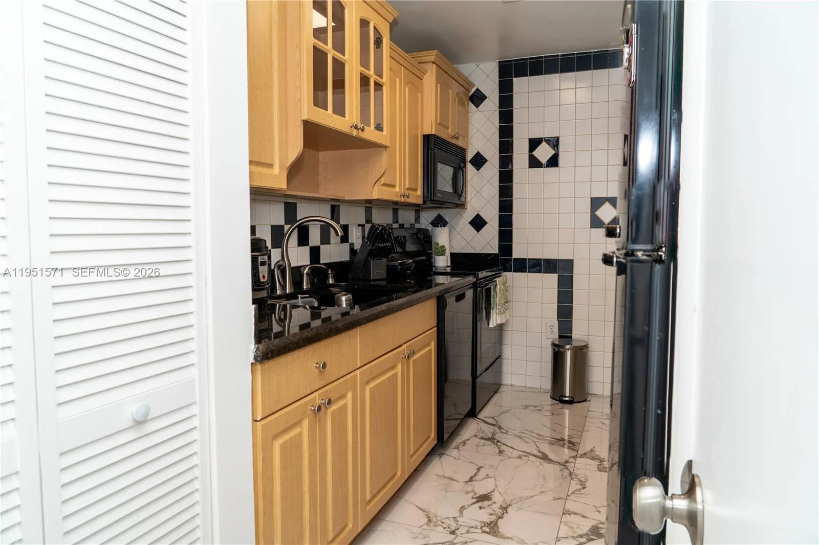 854 NW 87th Ave # 405, Miami, FL 33172 photo 7