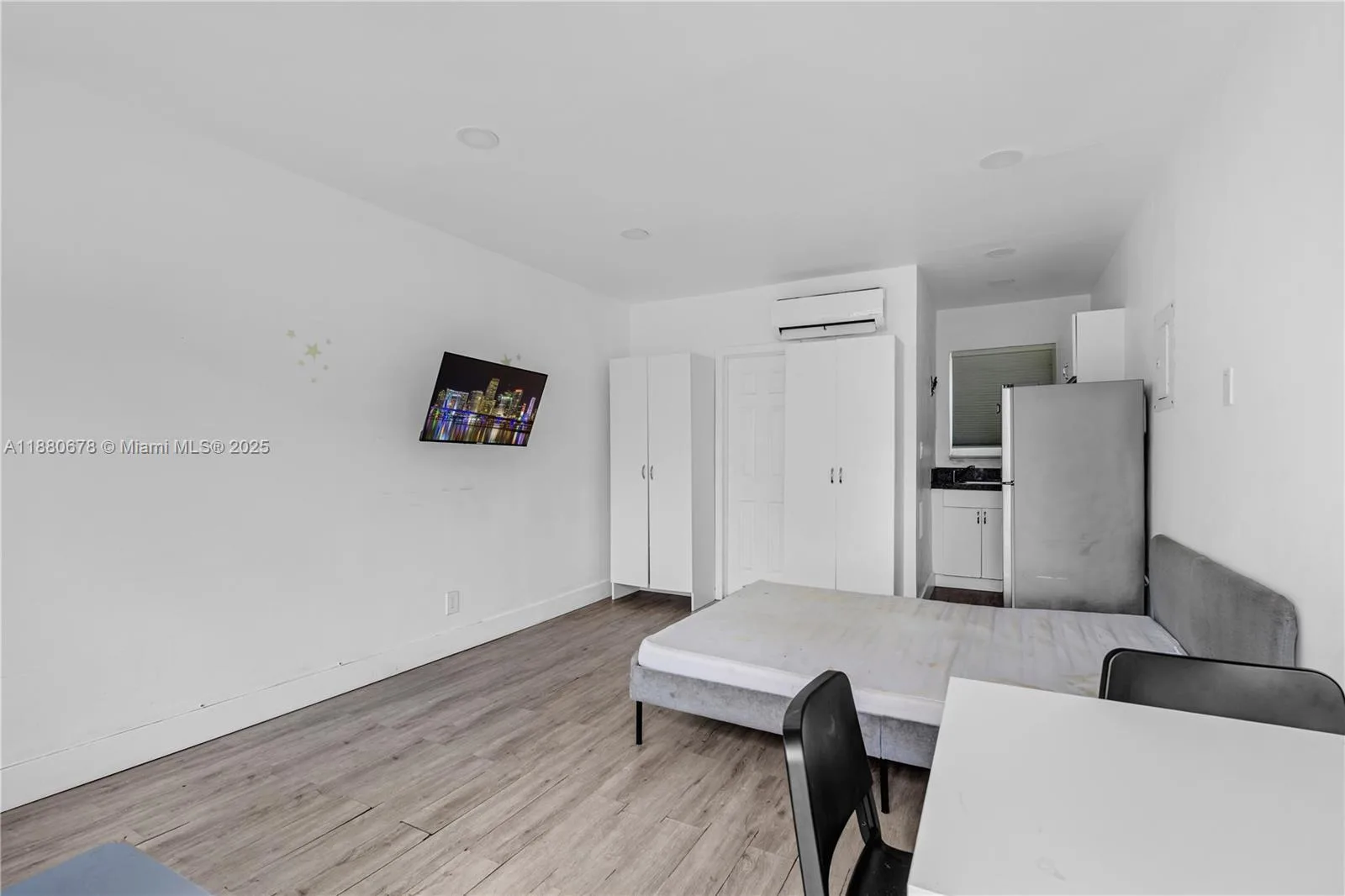 110 NW 9th Ave # 3, Miami, FL 33128