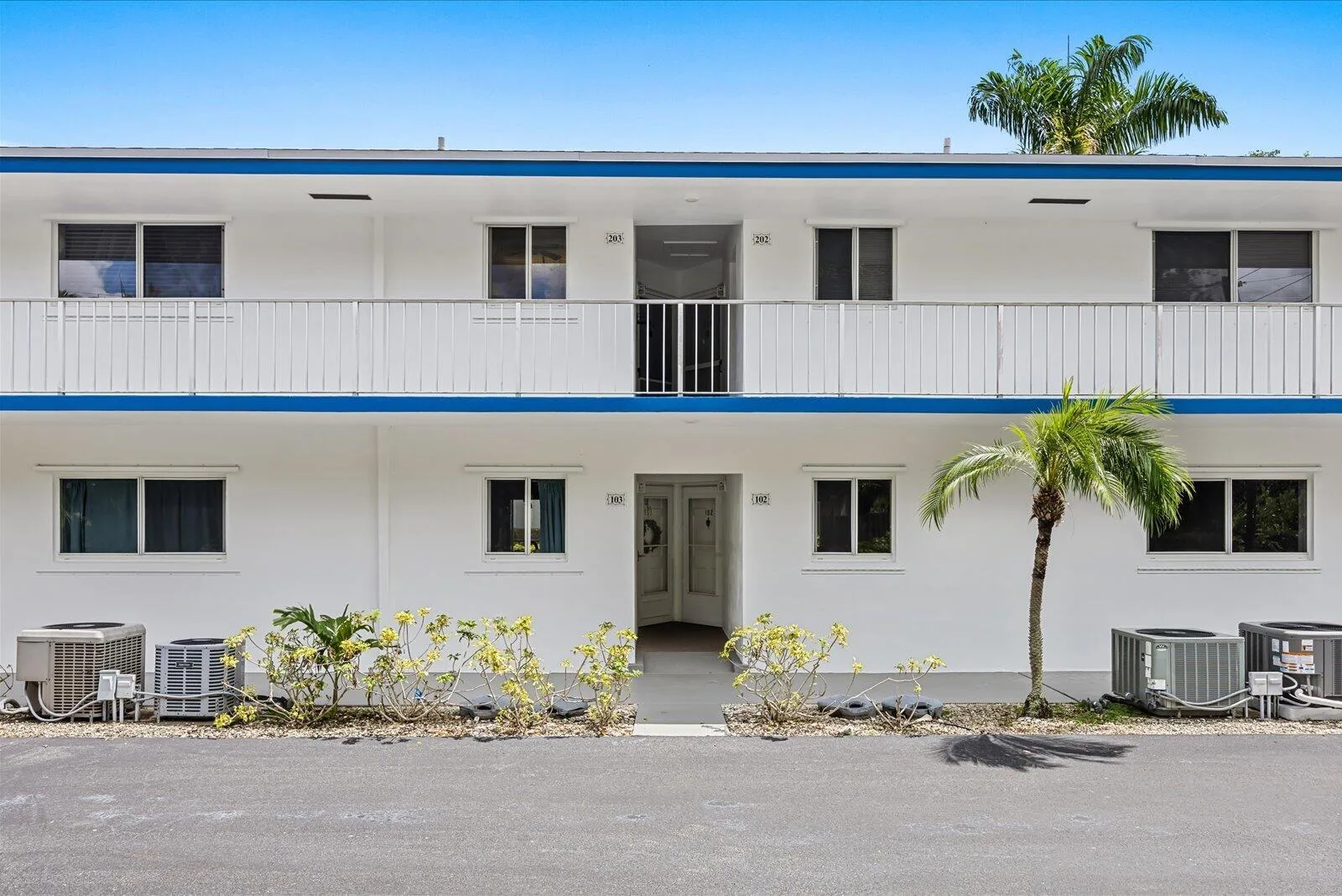 2 GARDEN Street # 203M, Tequesta, FL 33469