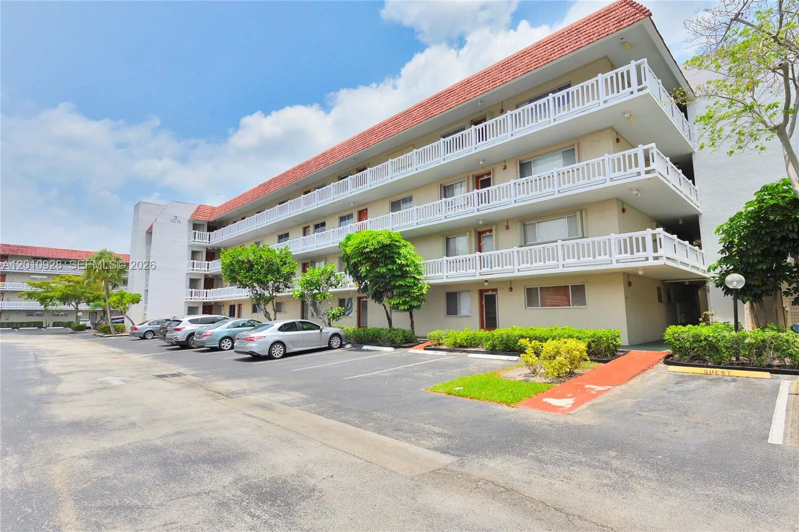 3571 Inverrary Dr # 202, Lauderhill, FL 33319