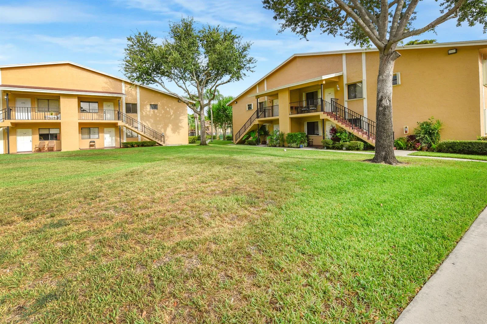 6053 10th 140 Avenue N # 140, FL 33463