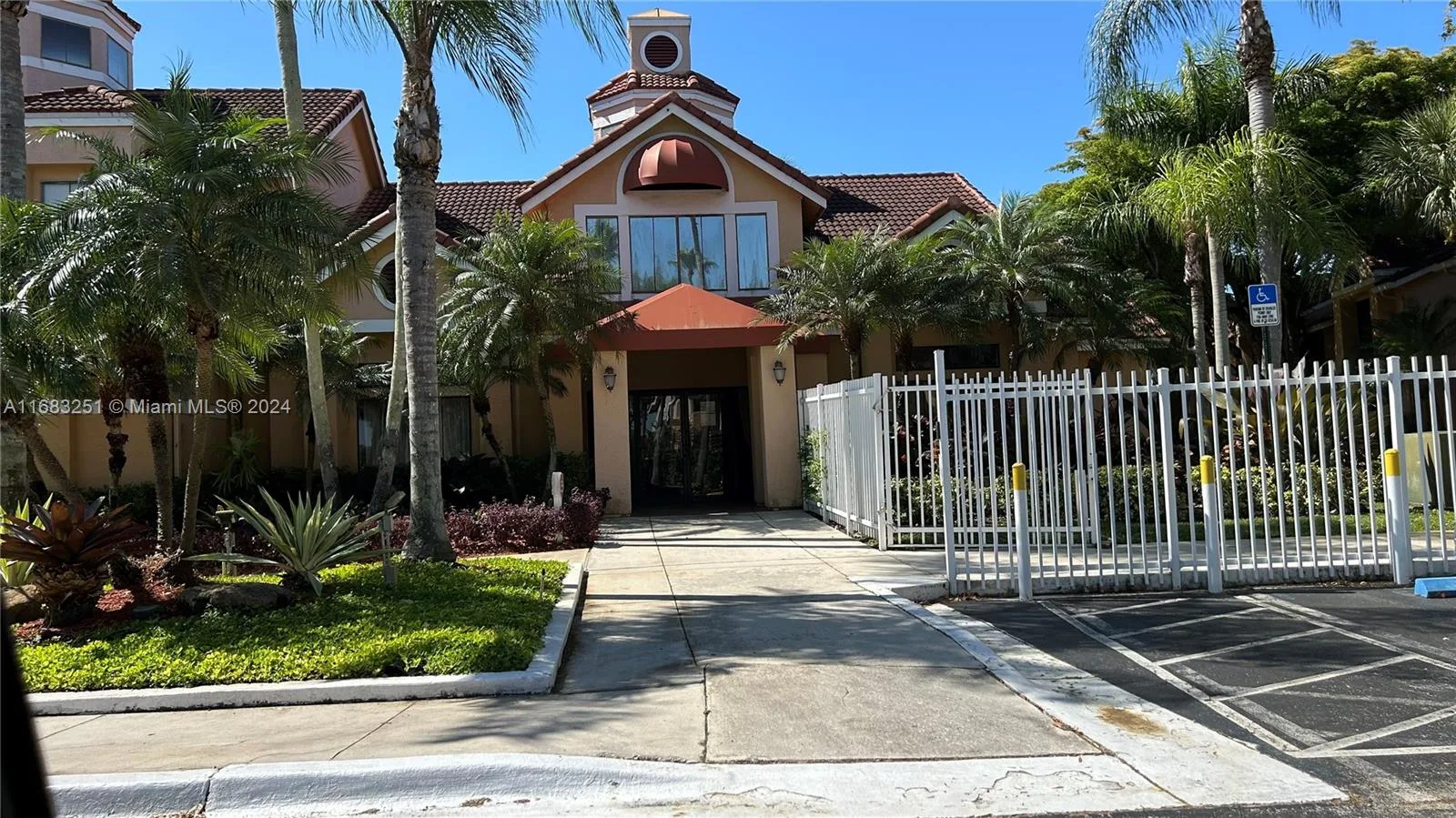 15551 SW 104th Ter # 828, Miami, FL 33196 photo 4