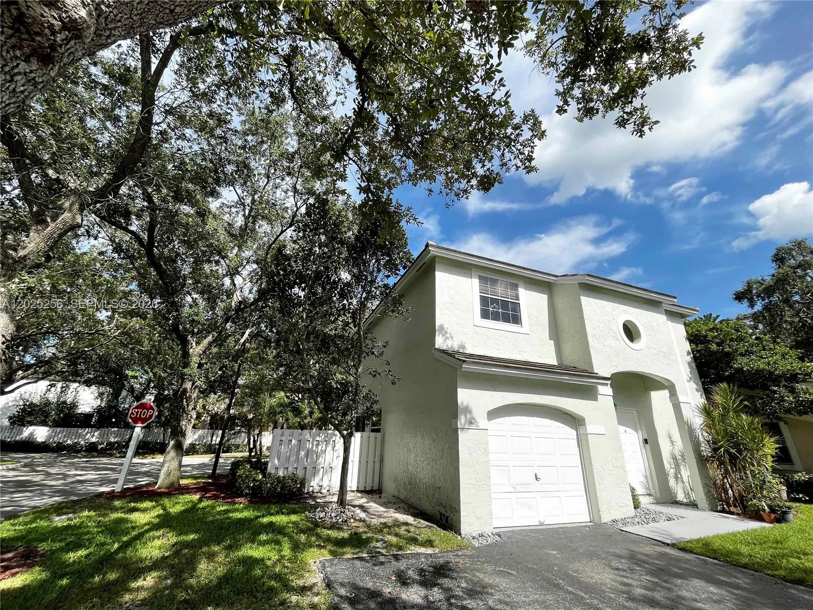 9832 NW 9th Ct, Plantation, FL 33324