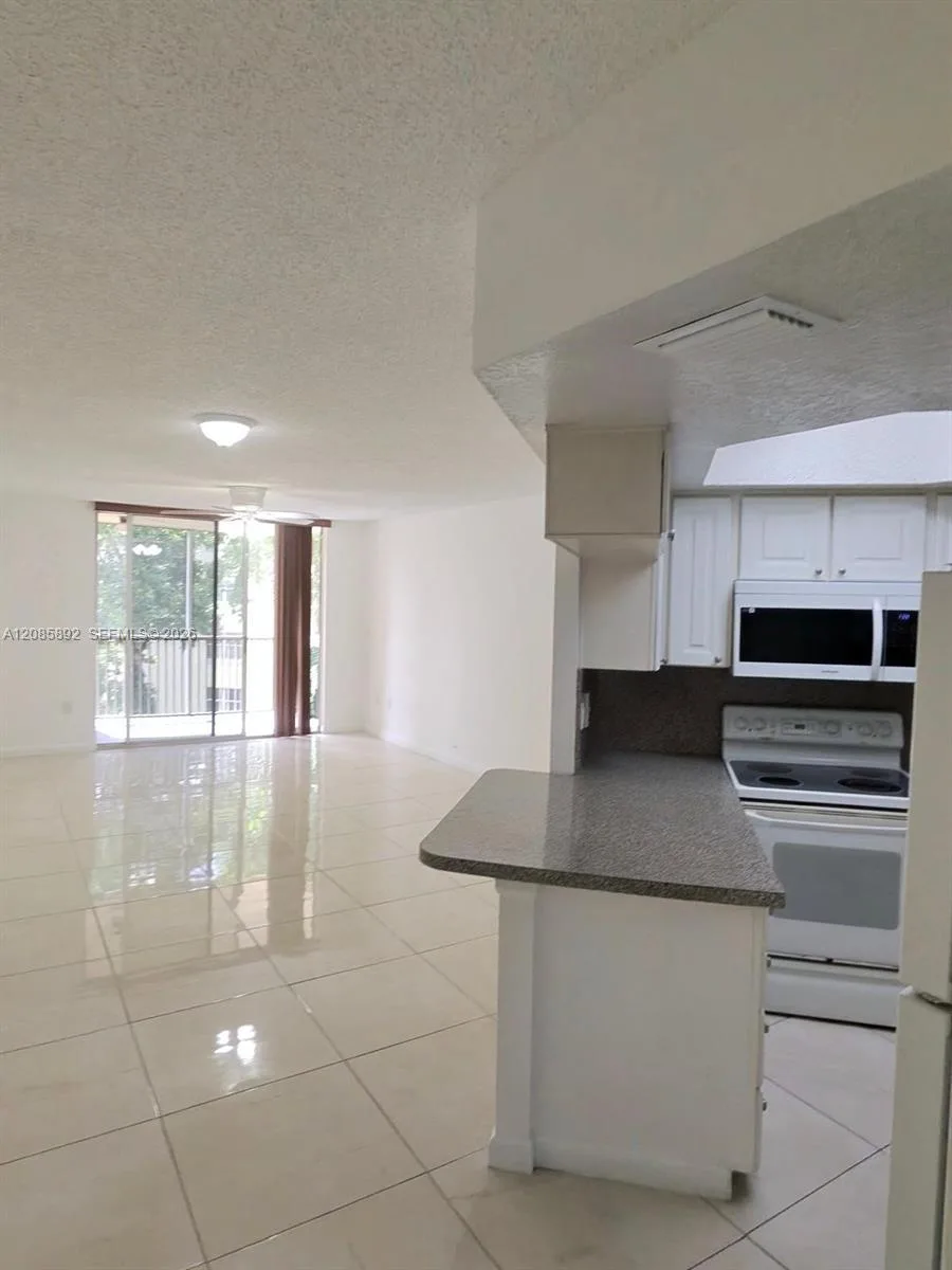 8245 Lake Dr # 404, Doral, FL 33166
