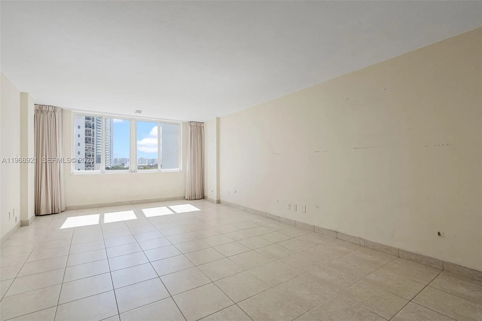19201 Collins Ave # 603, Sunny Isles Beach, FL 33160 photo 10