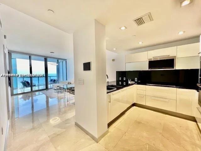 17121 Collins Ave # 1003, Sunny Isles Beach, FL 33160 photo 2