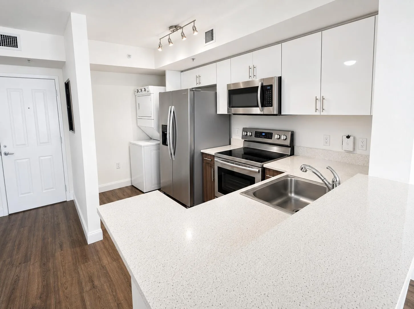 16900 N Bay Road # 3-507, Sunny Isles Beach, FL 33160