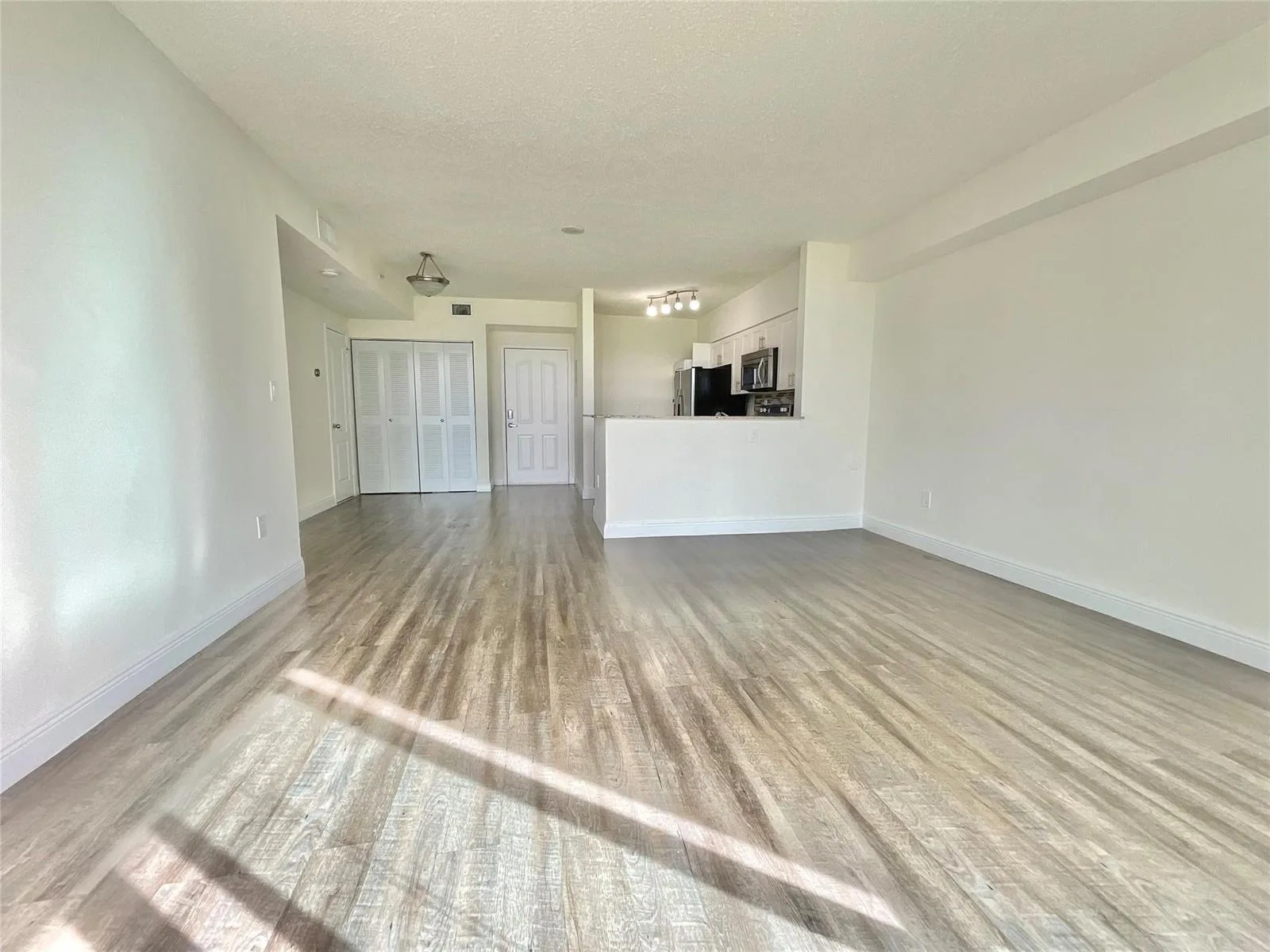 16900 N Bay Road # 3-507, Sunny Isles Beach, FL 33160 photo 3