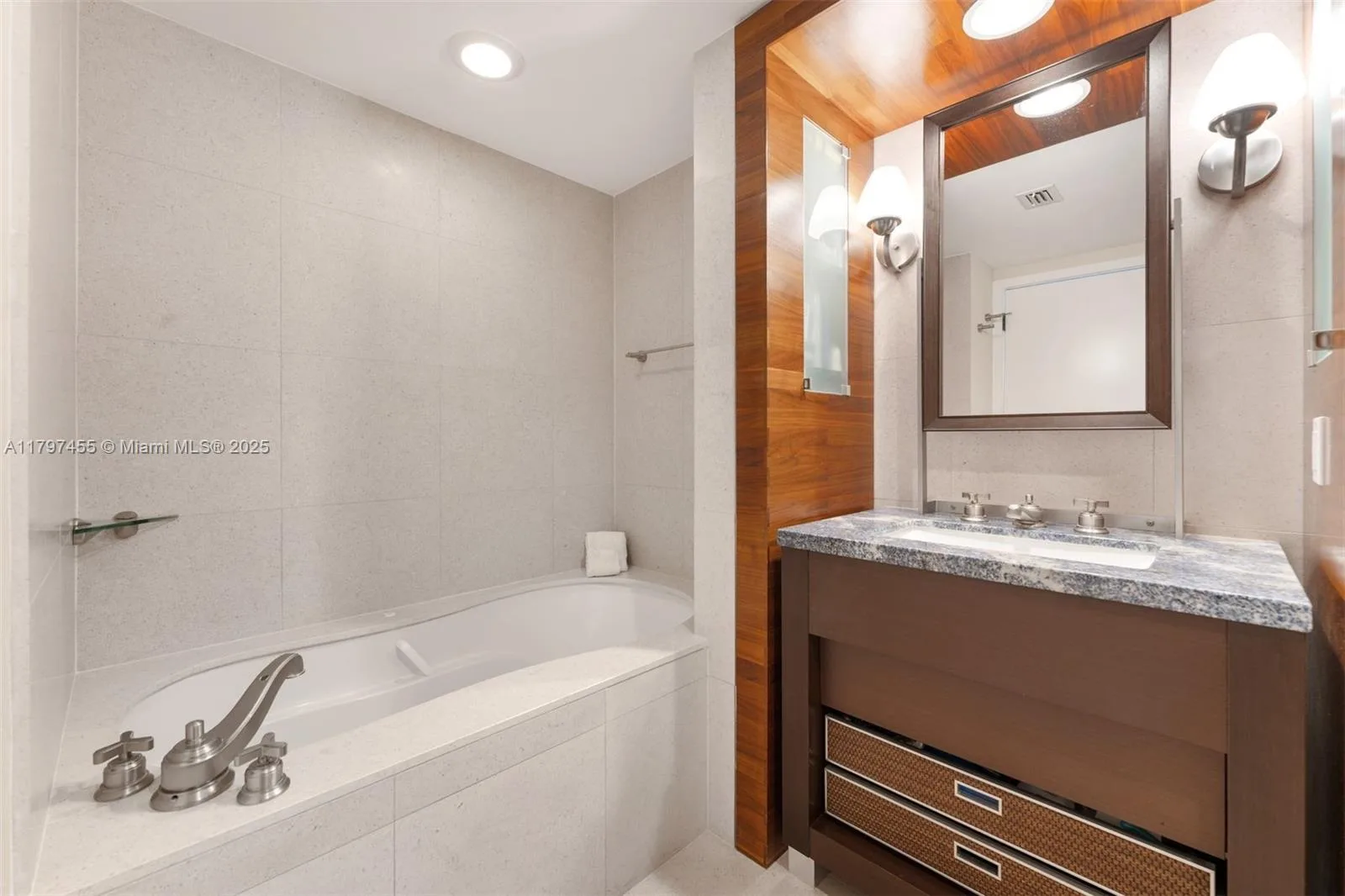 6801 Collins Ave # PH10, Miami Beach, FL 33141 photo 8
