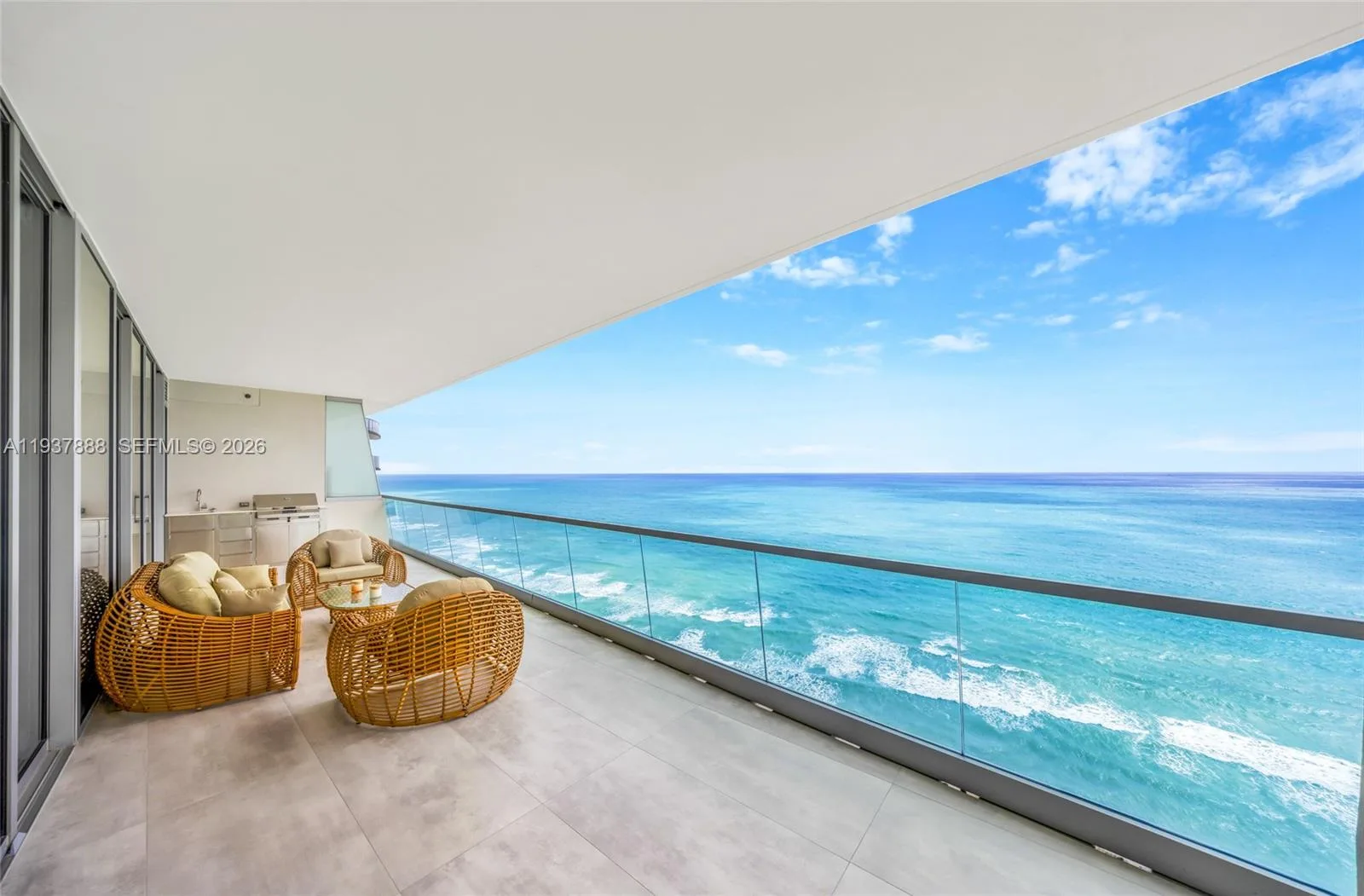 18501 Collins Ave # 2502, Sunny Isles Beach, FL 33160 photo 2