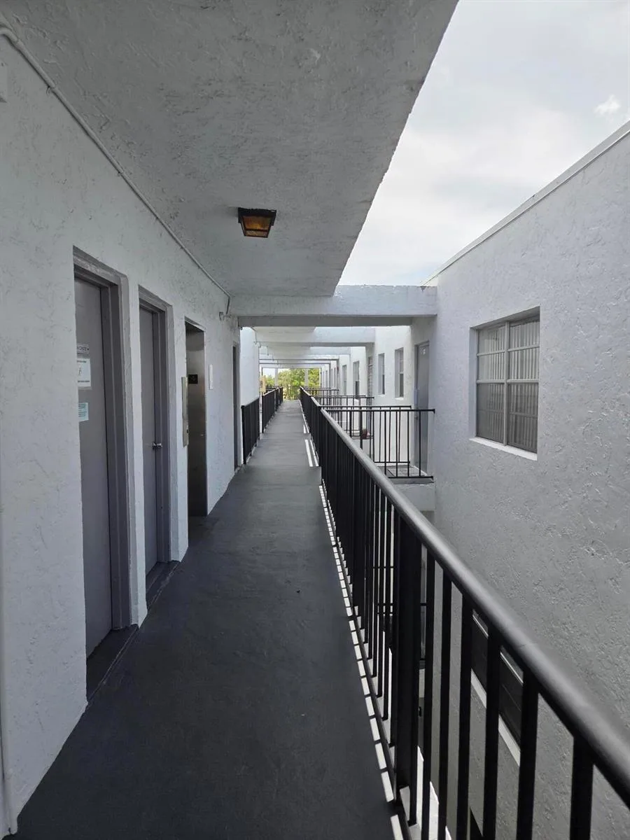 2998 Sunrise Lakes Drive E # 411, Sunrise, FL 33322 photo 2