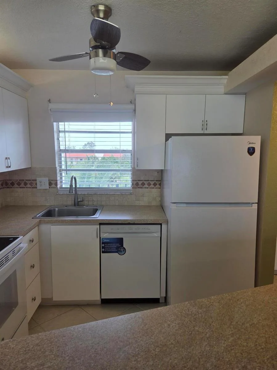 2998 Sunrise Lakes Drive E # 411, Sunrise, FL 33322 photo 4