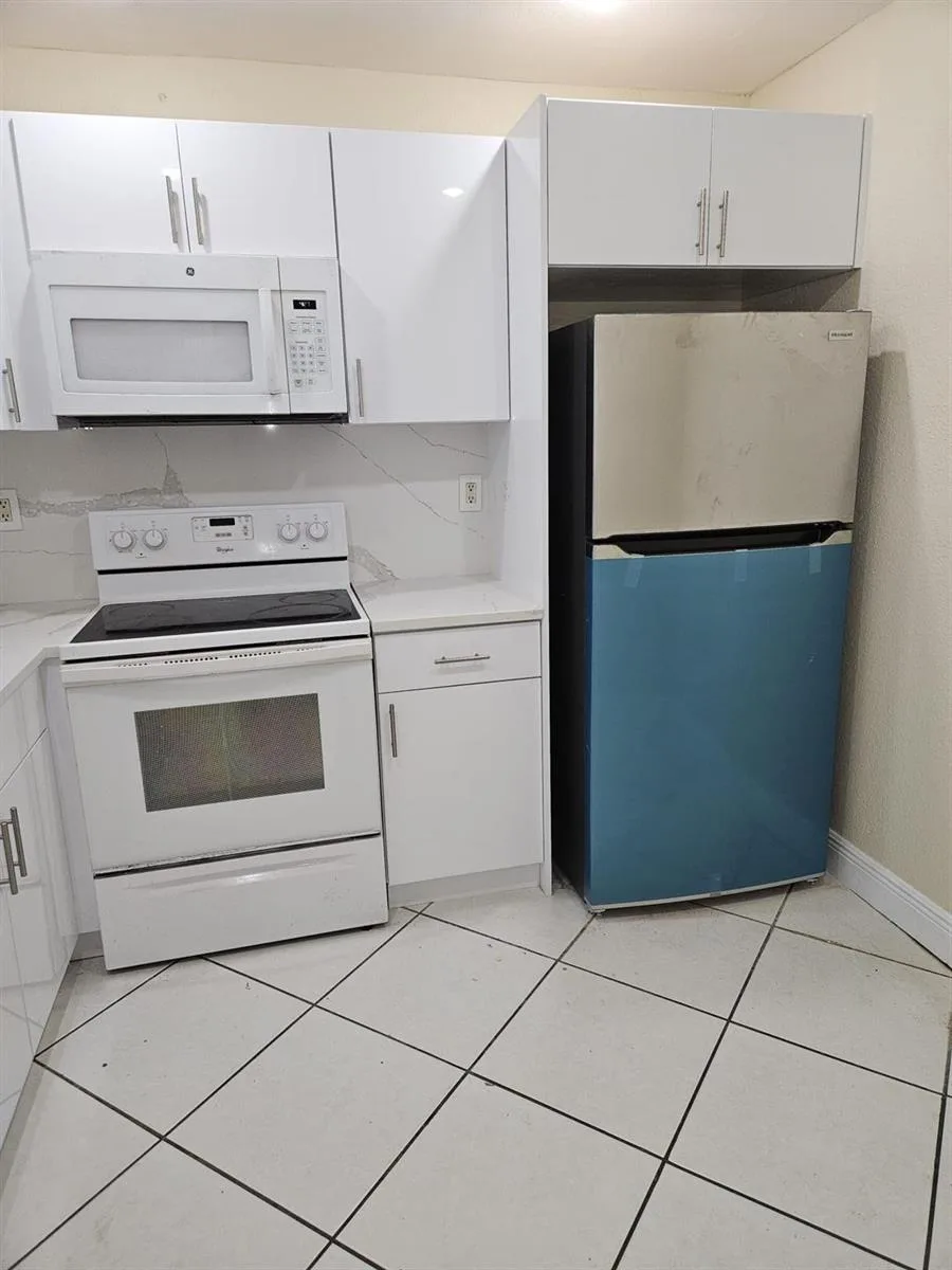 5665 W 20th Avenue # 413, Hialeah, FL 33012