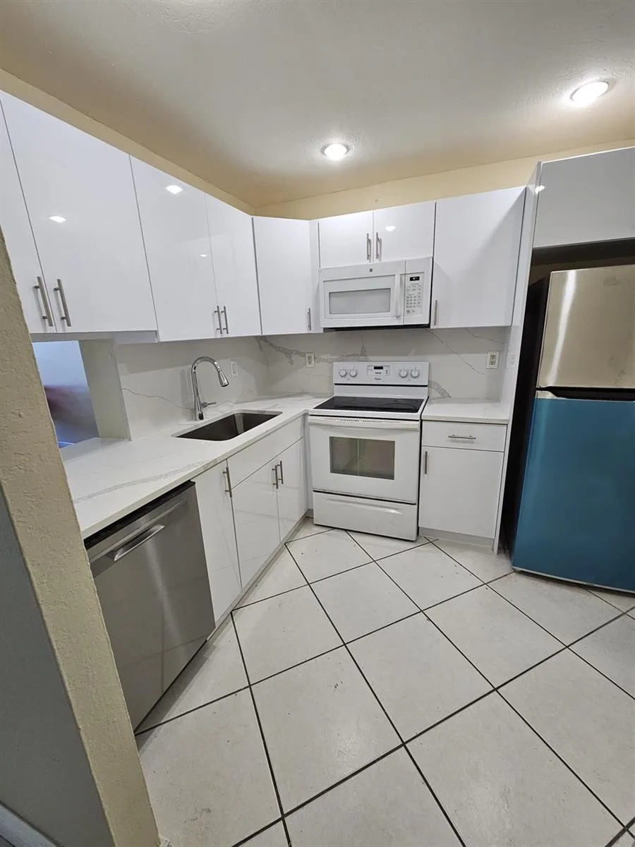 5665 W 20th Avenue # 413, Hialeah, FL 33012 photo 2