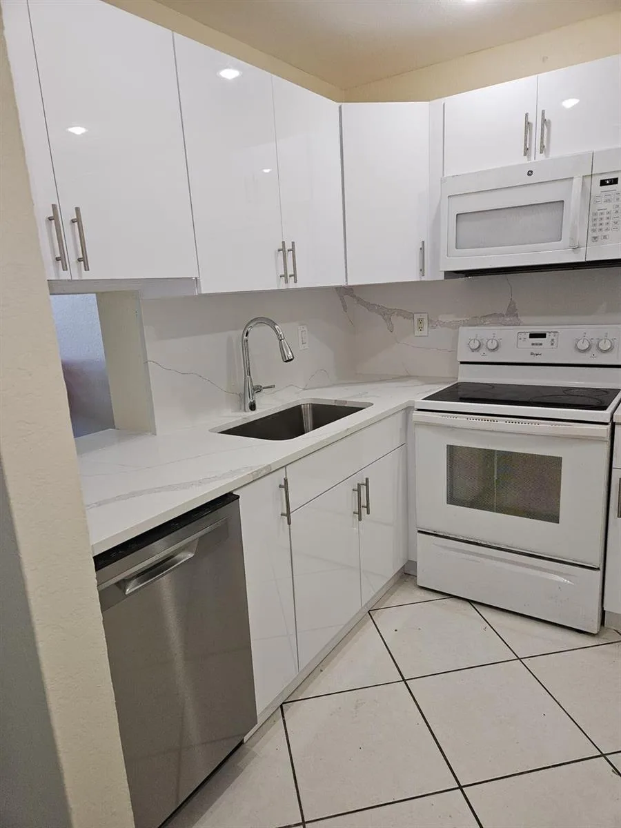 5665 W 20th Avenue # 413, Hialeah, FL 33012 photo 3