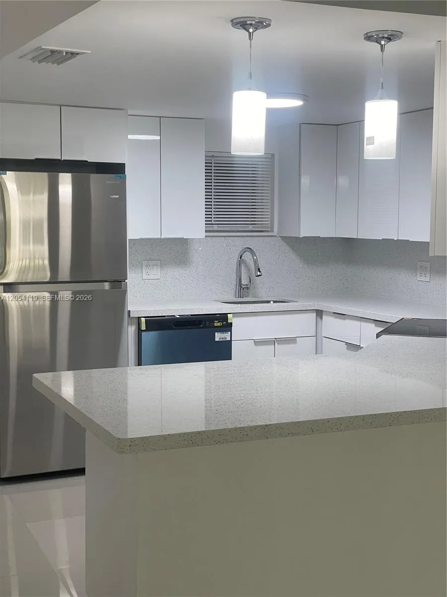 8225 Lake Dr # 104, Doral, FL 33166