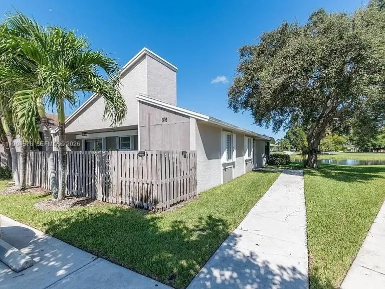 518 Woodgate Cir # E, Sunrise, FL 33326