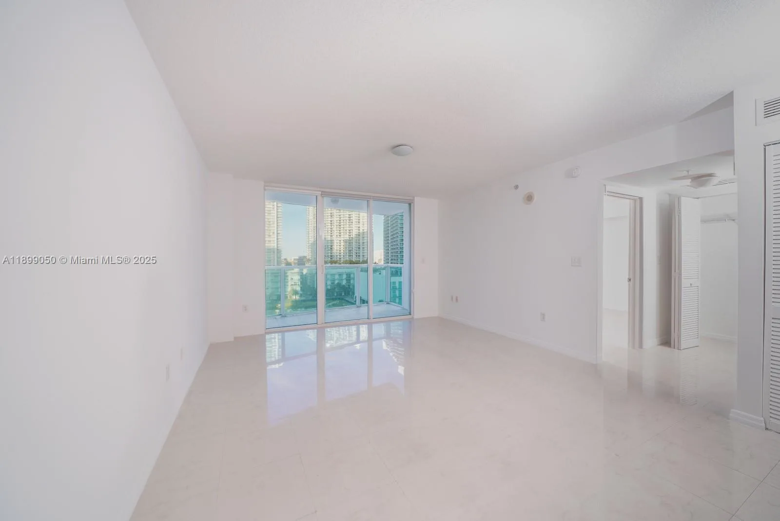 31 SE 5th St # 1507, Miami, FL 33131 photo 3