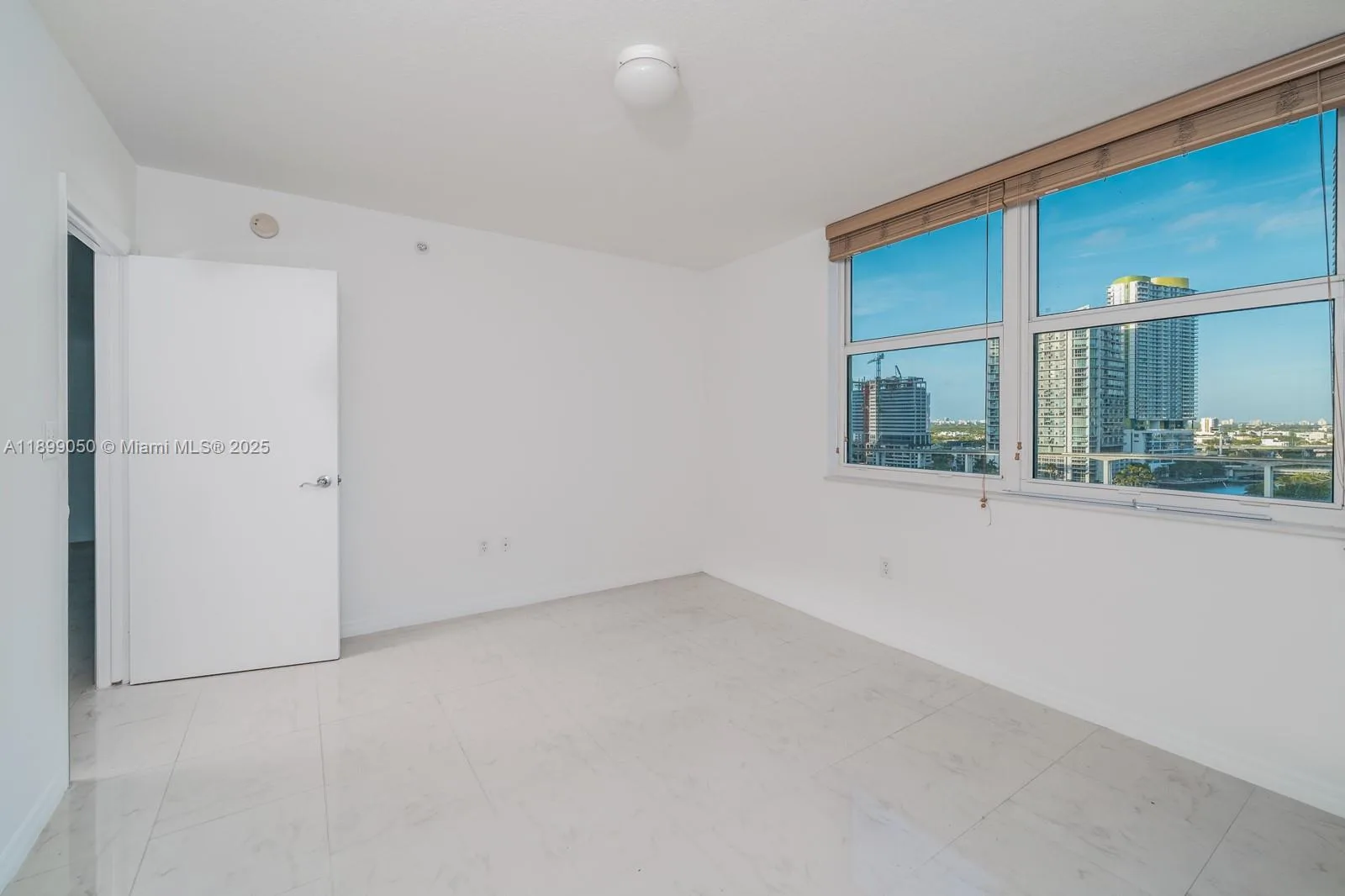 31 SE 5th St # 1507, Miami, FL 33131 photo 5
