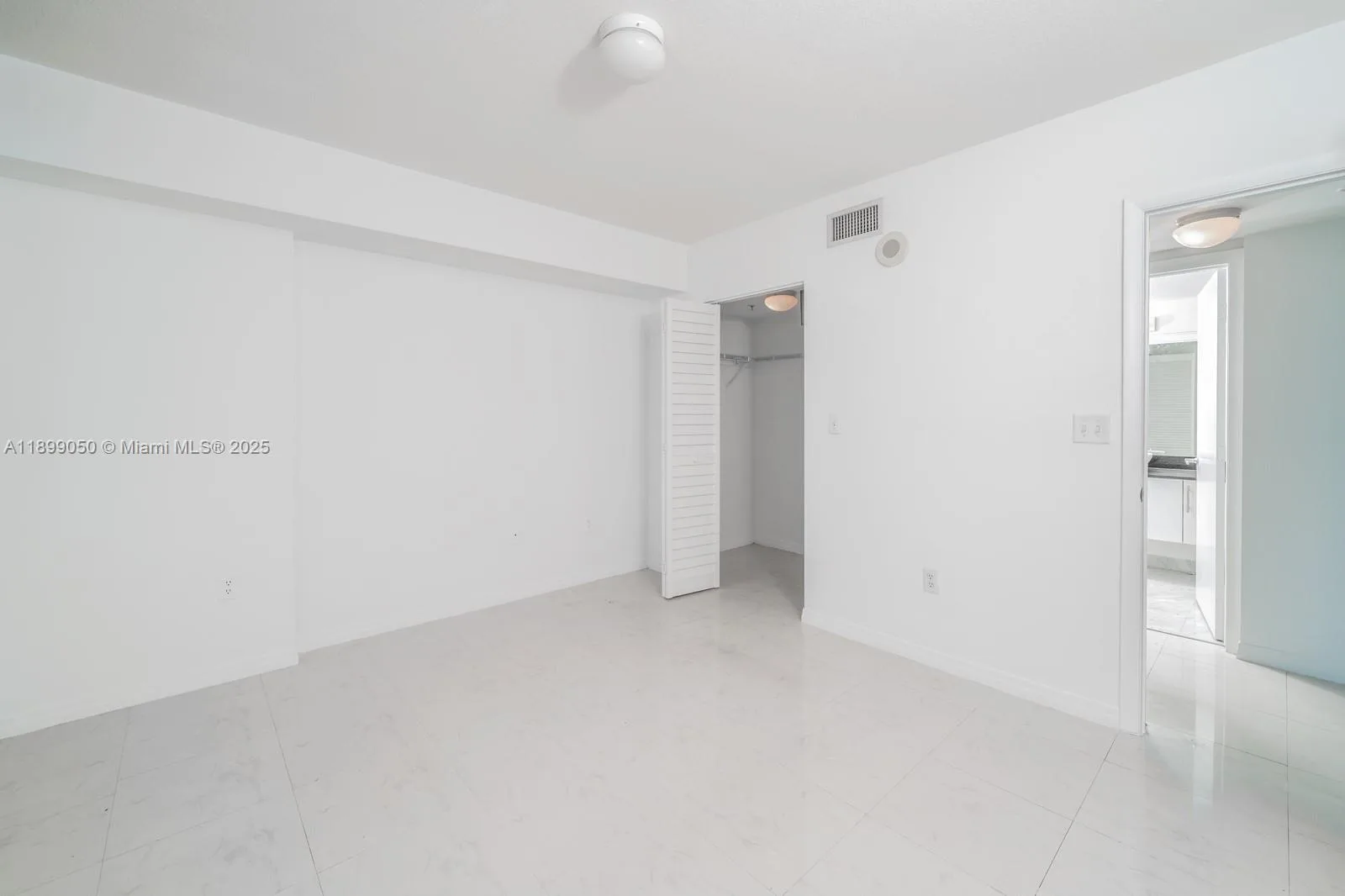 31 SE 5th St # 1507, Miami, FL 33131 photo 6