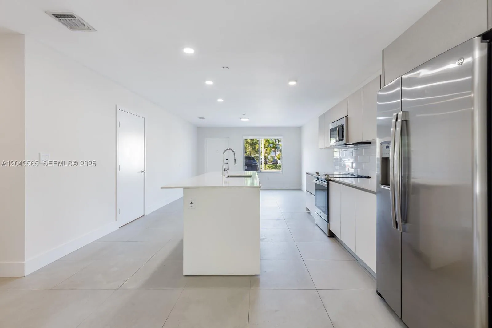 2505 NE 193rd St # 4108, Miami, FL 33180 photo 4