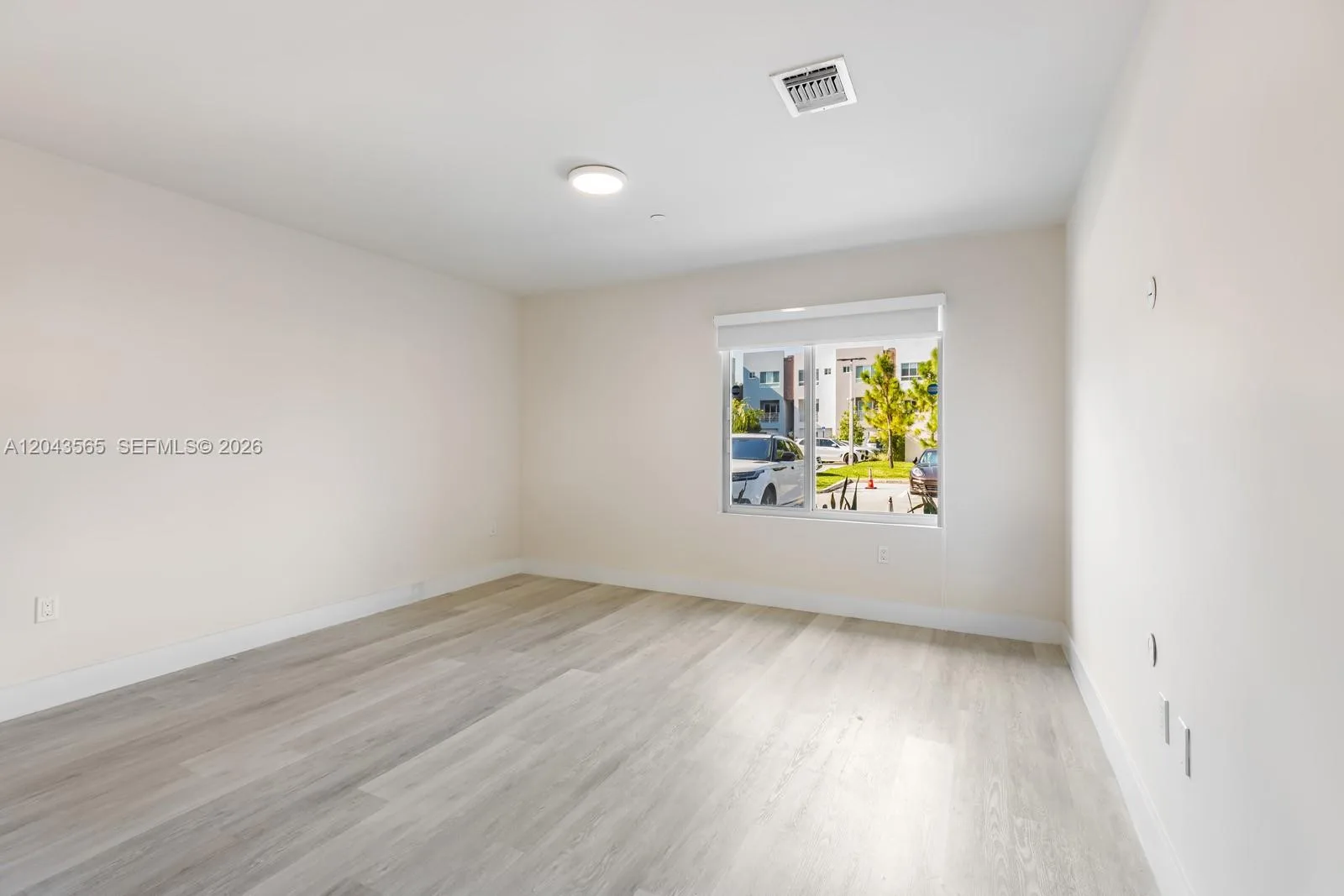 2505 NE 193rd St # 4108, Miami, FL 33180 photo 9