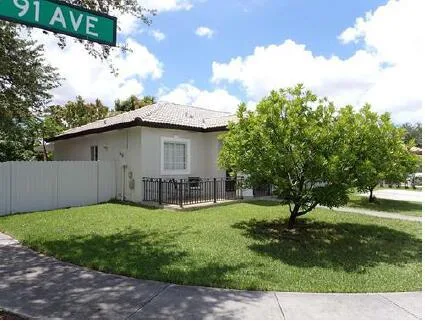 16307 NW 91st Avenue, Miami Lakes, FL 33018 photo 2