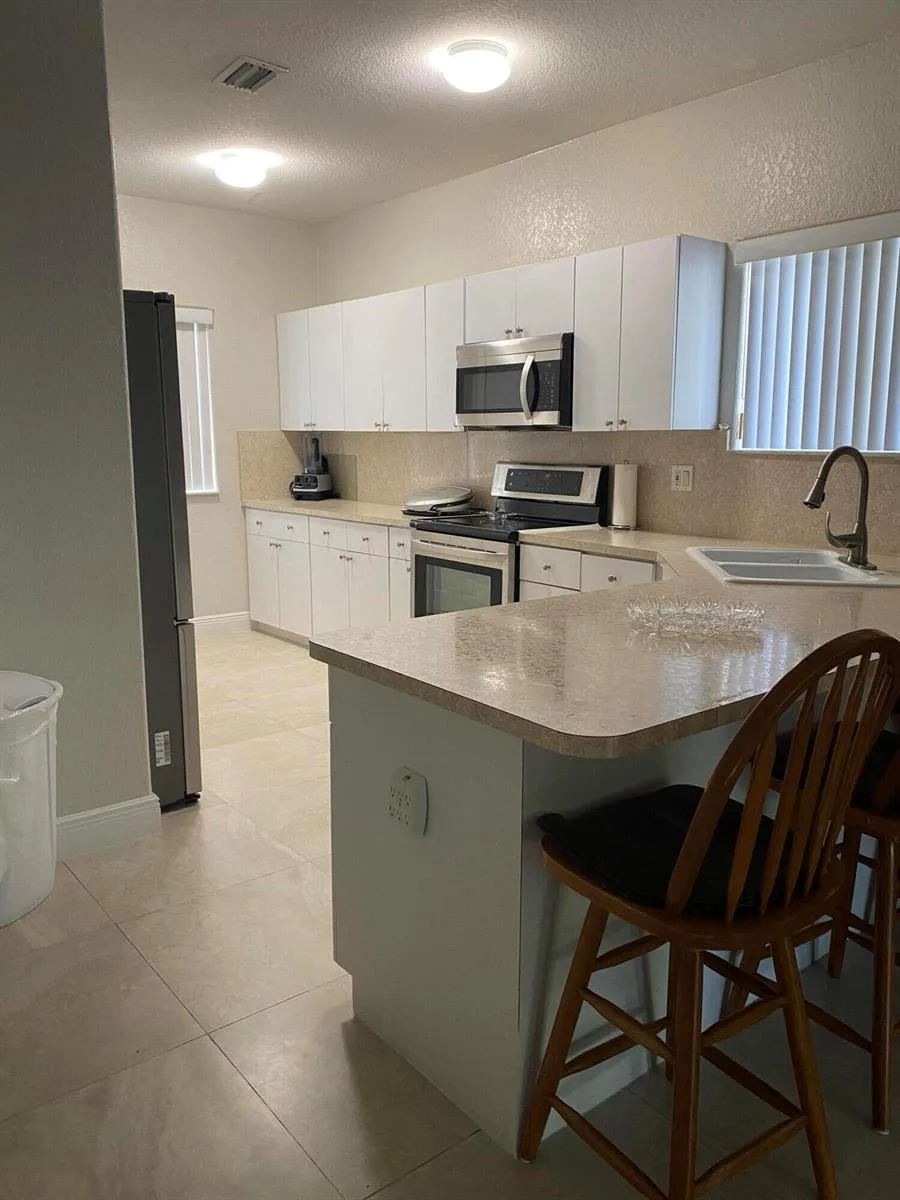 16307 NW 91st Avenue, Miami Lakes, FL 33018 photo 4
