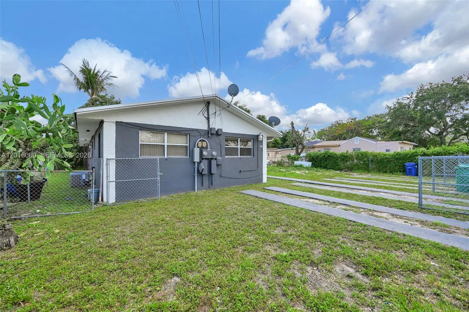 2352 NW 102nd St, Miami, FL 33147 photo 4