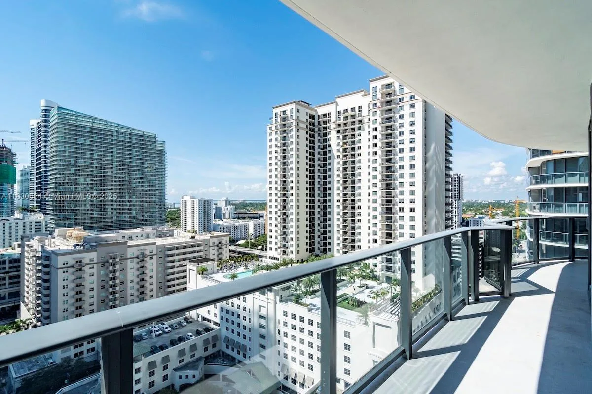 45 SW 9th St # 1906, Miami, FL 33130