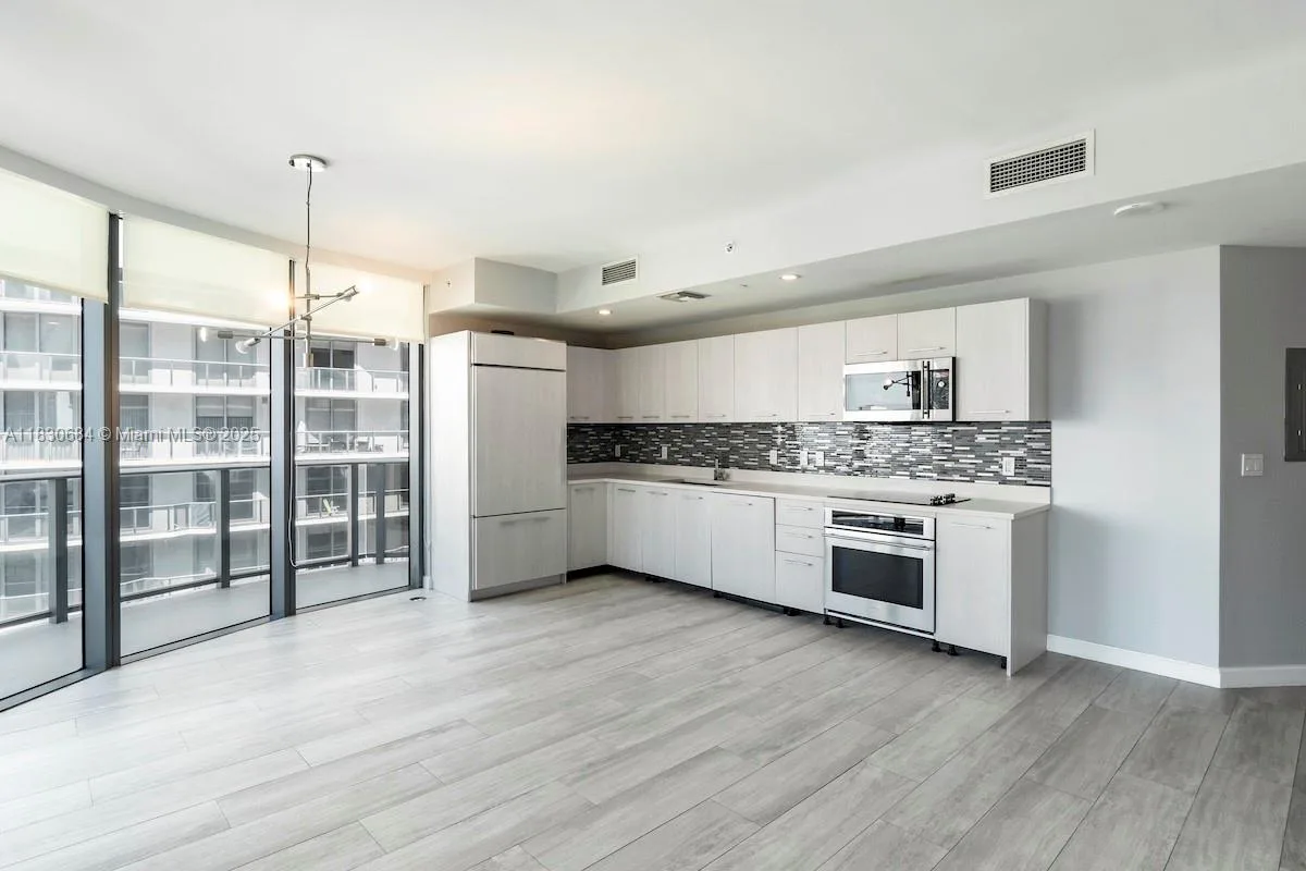45 SW 9th St # 1906, Miami, FL 33130 photo 12