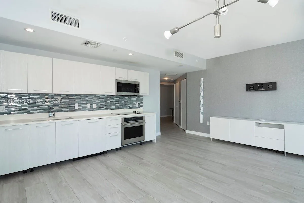 45 SW 9th St # 1906, Miami, FL 33130 photo 13