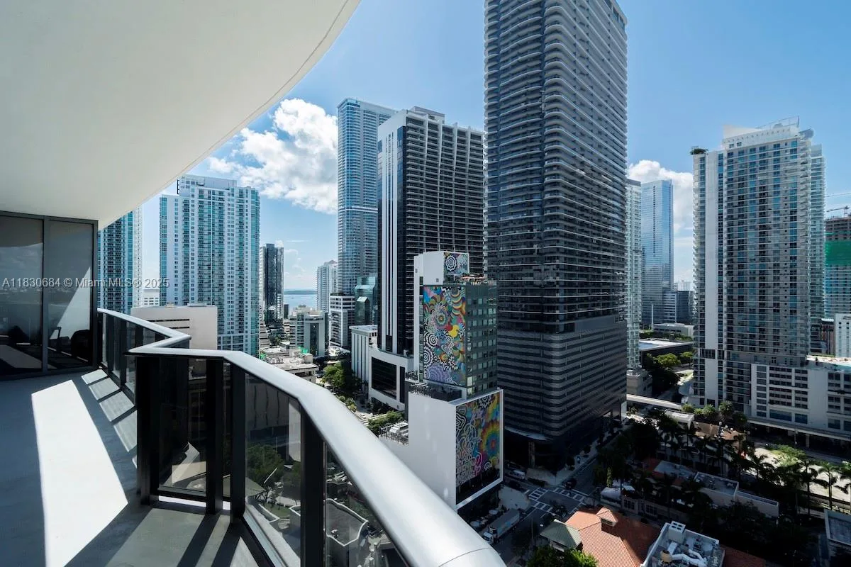 45 SW 9th St # 1906, Miami, FL 33130 photo 2