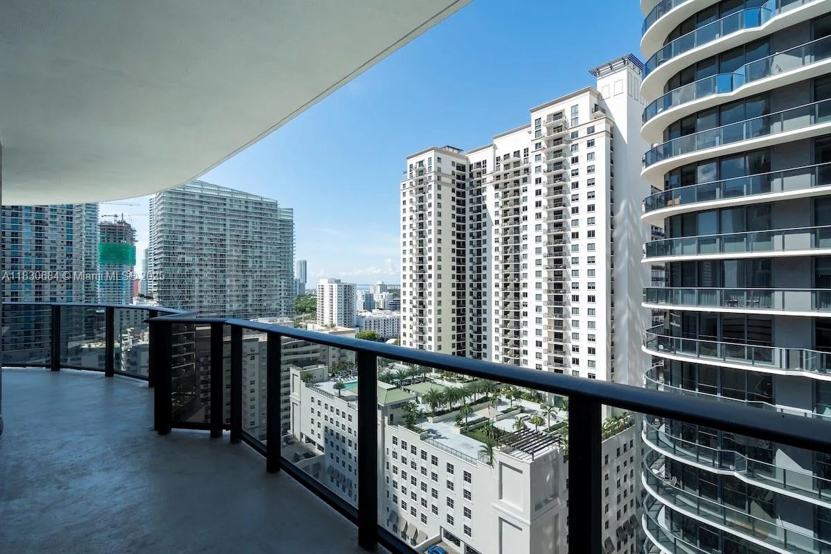 45 SW 9th St # 1906, Miami, FL 33130 photo 3