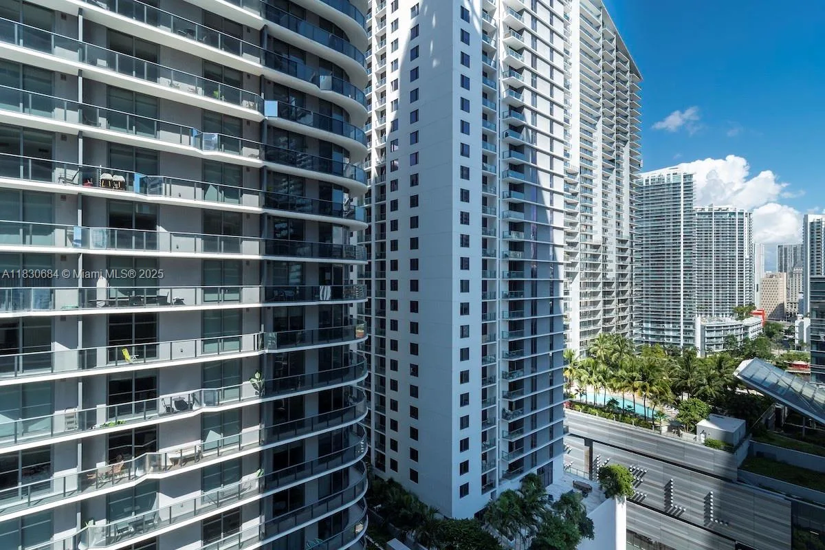 45 SW 9th St # 1906, Miami, FL 33130 photo 4