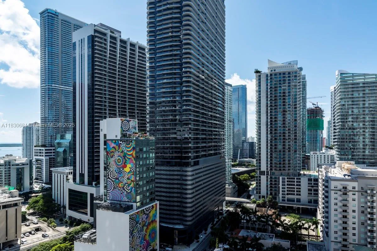 45 SW 9th St # 1906, Miami, FL 33130 photo 9