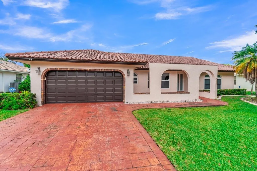 895 NW 110th Lane, Coral Springs, FL 33071
