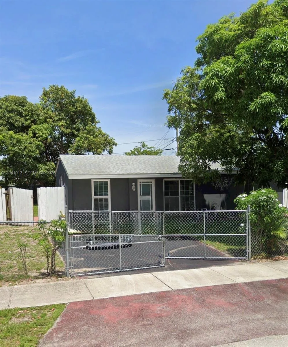2300 SW 43rd Ave, Fort Lauderdale, FL 33317