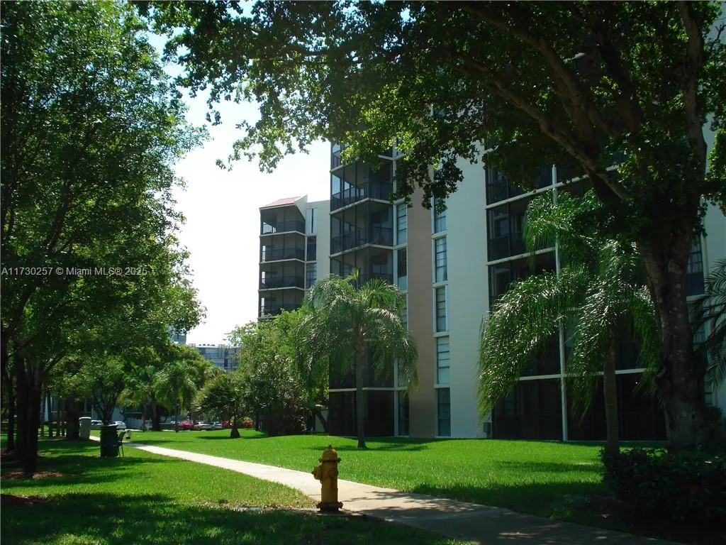 3101 N COUNTRY CLUB DRIVE # 306, Aventura, FL 33180 photo 2