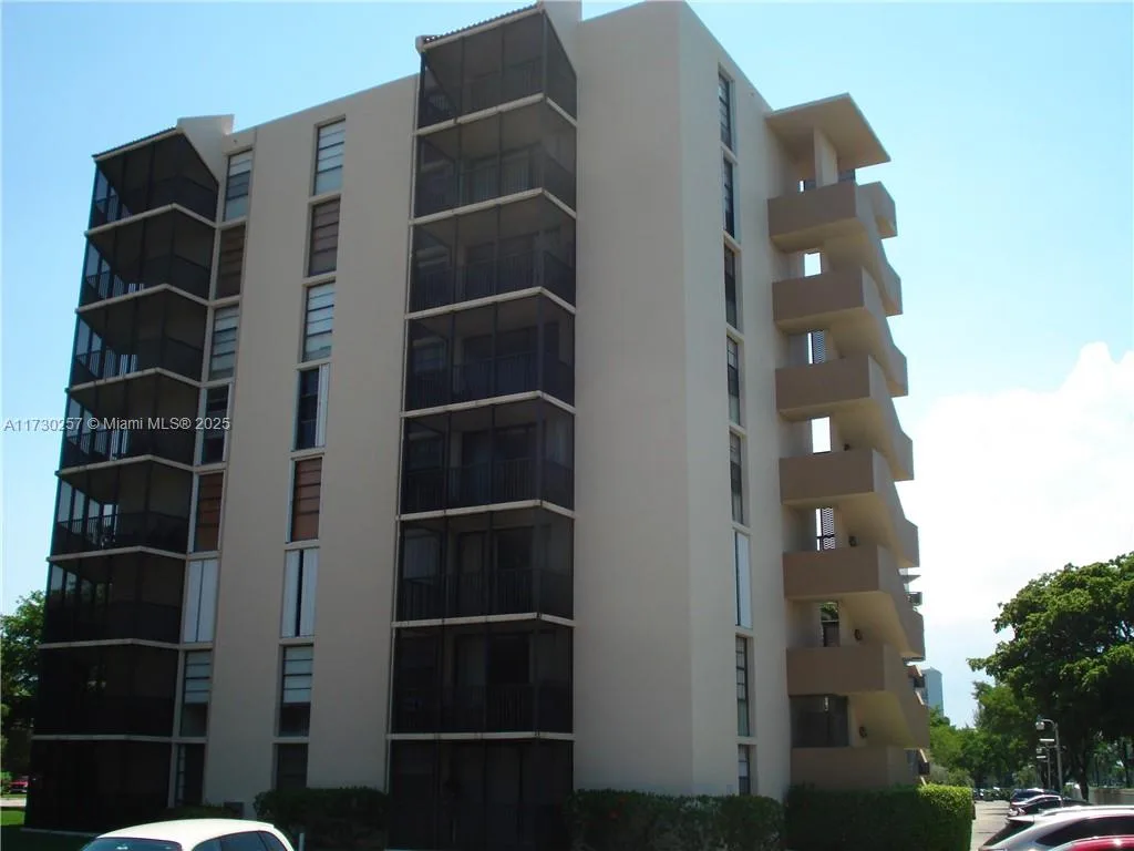 3101 N COUNTRY CLUB DRIVE # 306, Aventura, FL 33180 photo 3