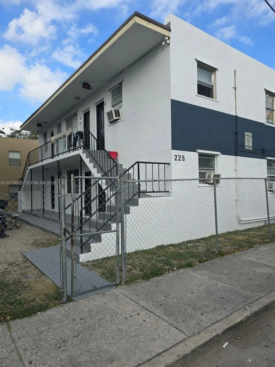 225 NW 17th St # 4, Miami, FL 33136
