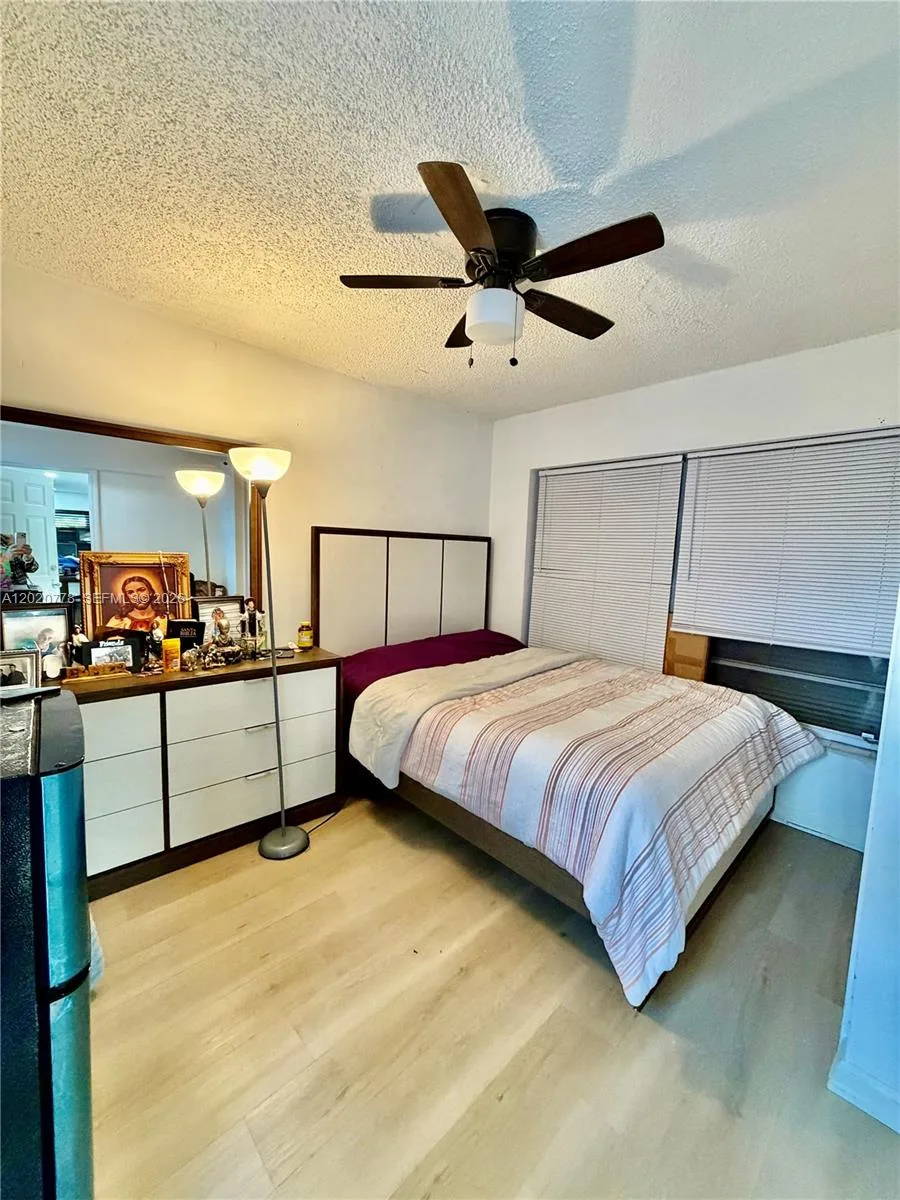518 NW 47th Ct, Oakland Park, FL 33309 photo 11