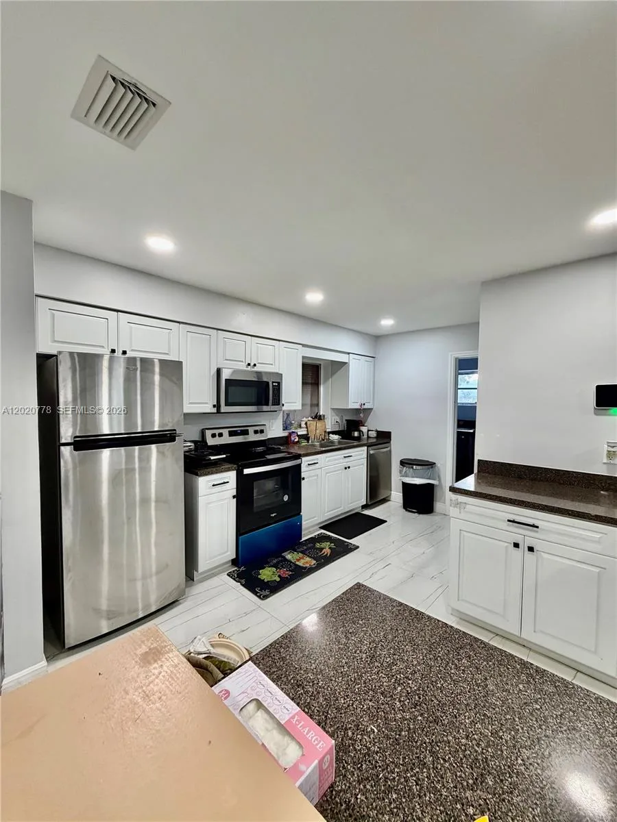 518 NW 47th Ct, Oakland Park, FL 33309 photo 4