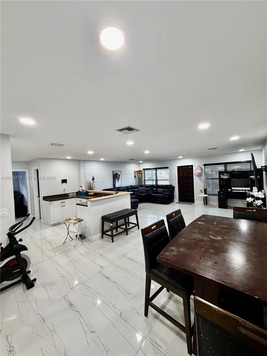 518 NW 47th Ct, Oakland Park, FL 33309 photo 5