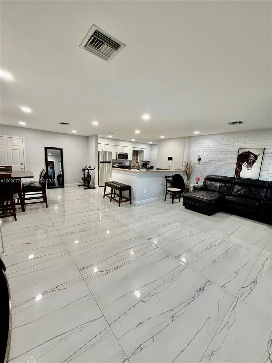 518 NW 47th Ct, Oakland Park, FL 33309 photo 6