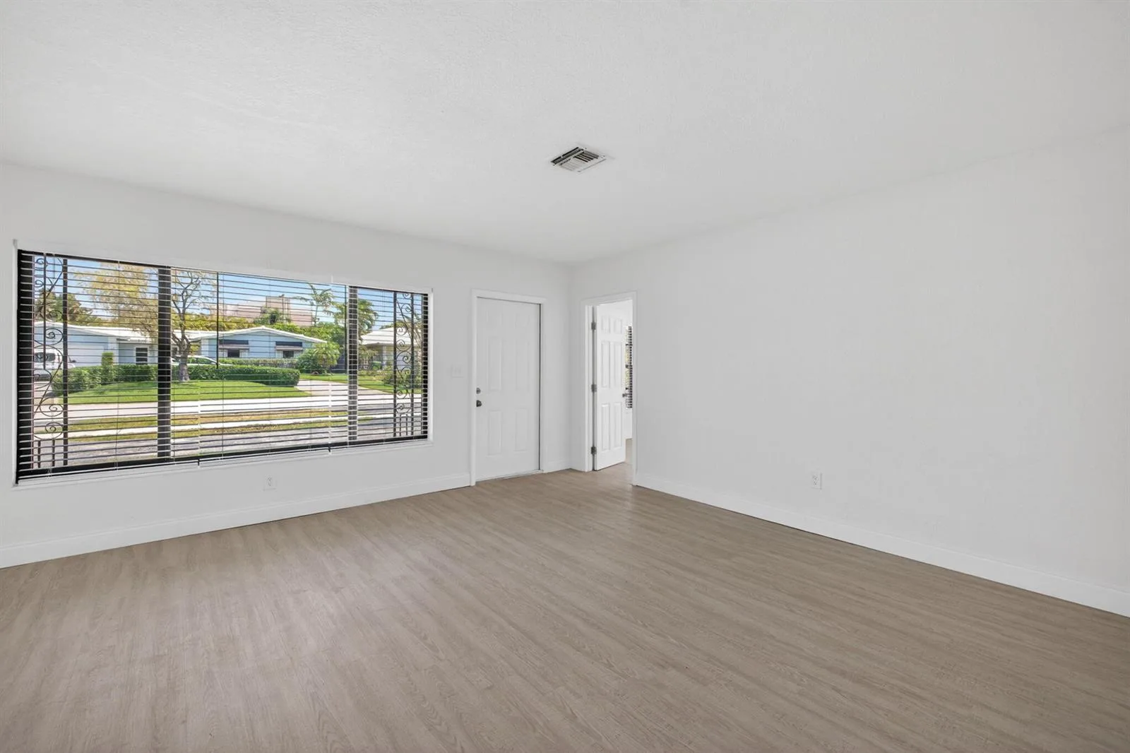 4807 NE 18th Avenue, Oakland Park, FL 33334 photo 3